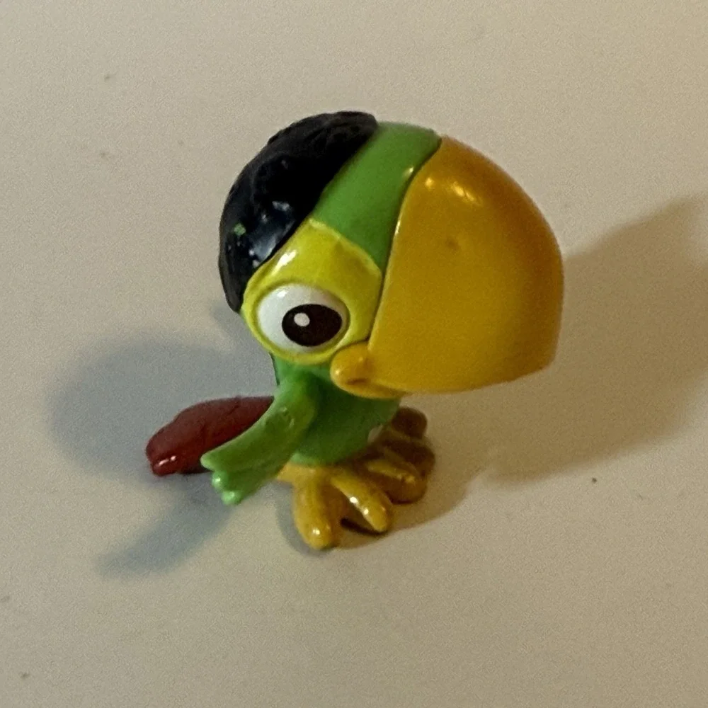 Disney Skully Parrot Figure Jake and the Neverland Pirates 1.25 Inches Tall Mini